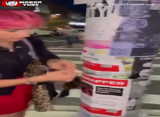 Video :A teacher was seen on camera destroying posters of Israelis who had been abducted